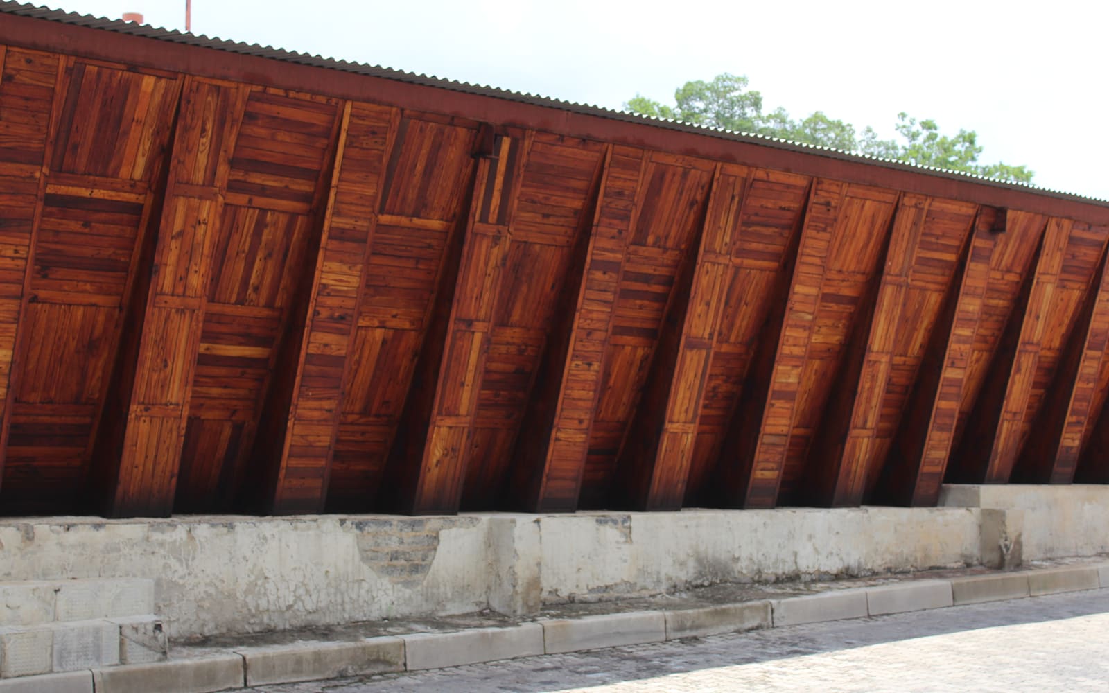 Patterned reclaimed timber wall